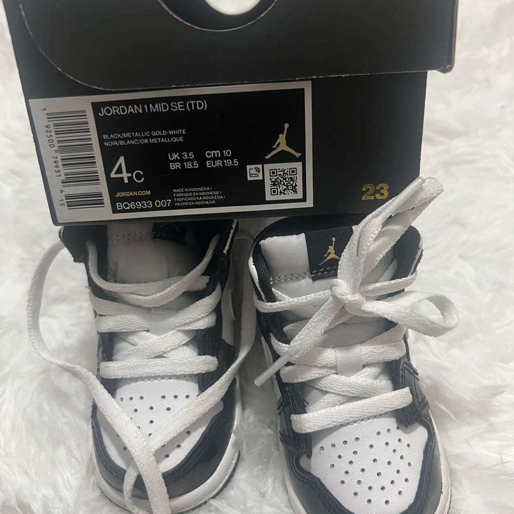 Jordan 1 Mid SE TD Kids Sneakers - Black, White, Gold